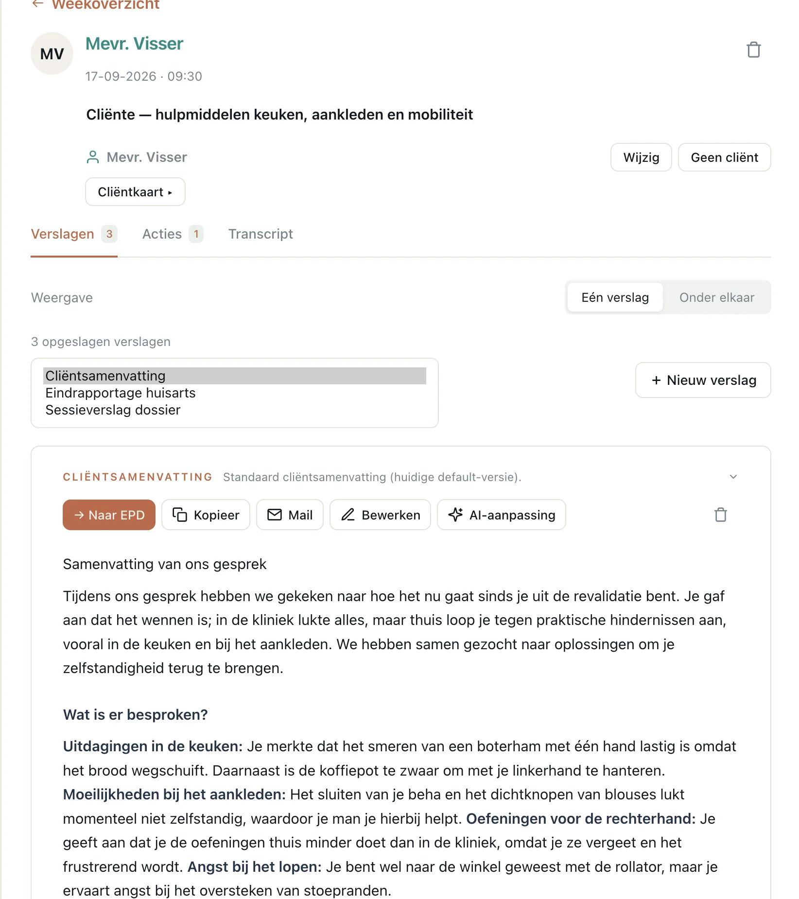 Een fictieve sessie met het cliëntverslag in beeld en daarboven de lijst van drie opgeslagen verslagen: cliëntsamenvatting, eindrapportage huisarts en sessieverslag voor het dossier.